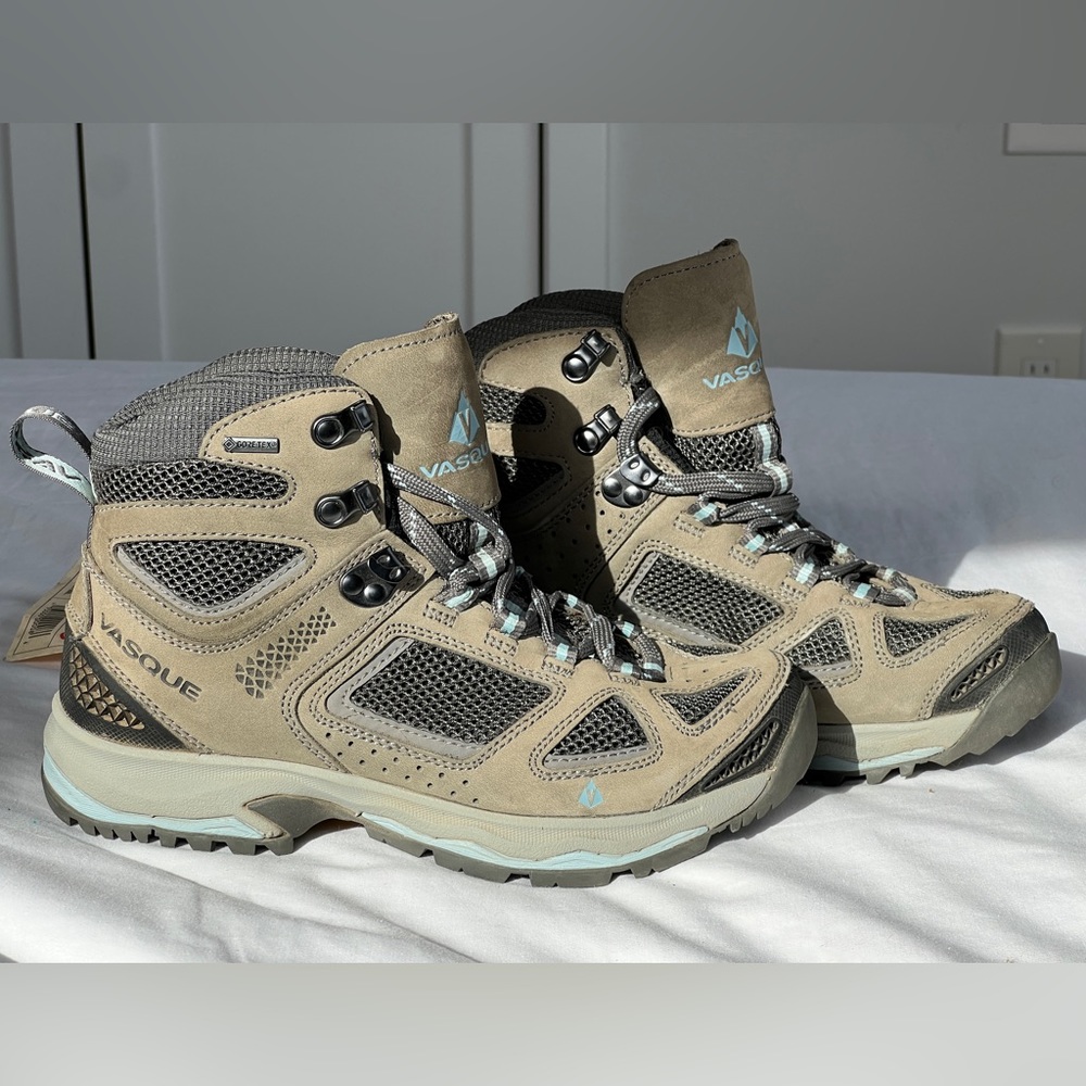 Vasque women’s hiking boots size US 7m EU 37.5 - used once - purchased at REI